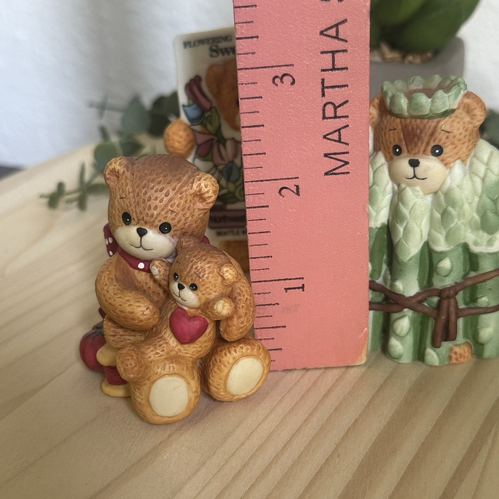 VTG Lucy and Me Bears Sweet Pea Asparagus Garden A Bear Doll Figurines Set Of 3 - Picture 14 of 15